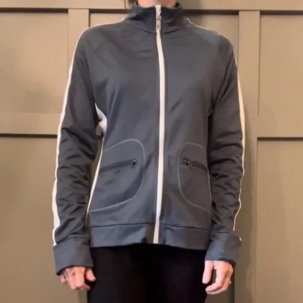 ALO Yoga Cool Fit Full Zip Jacket The Stanley Hotel Gray White Size Medium